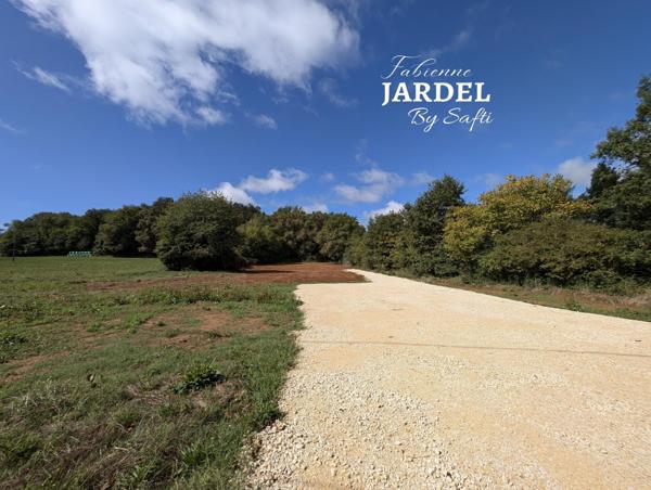 TERRAIN PLAT AVEC PC - PROCHE DE LA VOIE VERTE