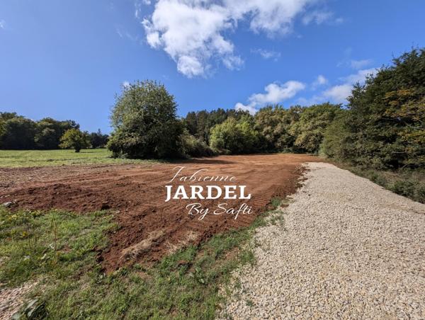 TERRAIN PLAT AVEC PC - PROCHE DE LA VOIE VERTE