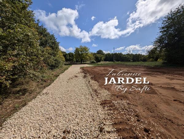 TERRAIN PLAT AVEC PC - PROCHE DE LA VOIE VERTE