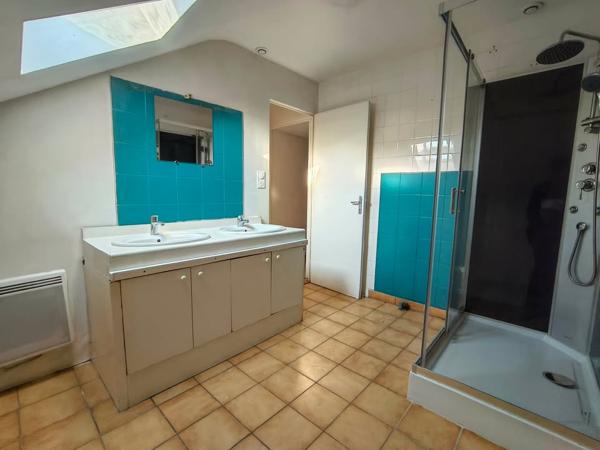 Saint Goerges de Chesne Centre Maison T6 authentique avec beau jardin