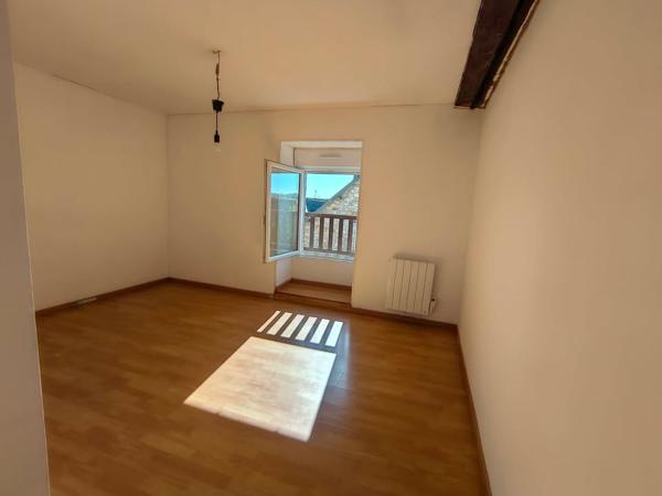 Saint Goerges de Chesne Centre Maison T6 authentique avec beau jardin