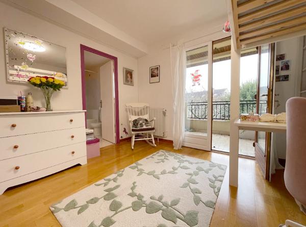 Saclay (91400) *** MAISON FAMILIALE LE VAL D'ALBIAN - ESPACE DE VIE 40m2 - 5 CHAMBRES DONT 4 SUITES PARENTALES - 5 WC - JARDI