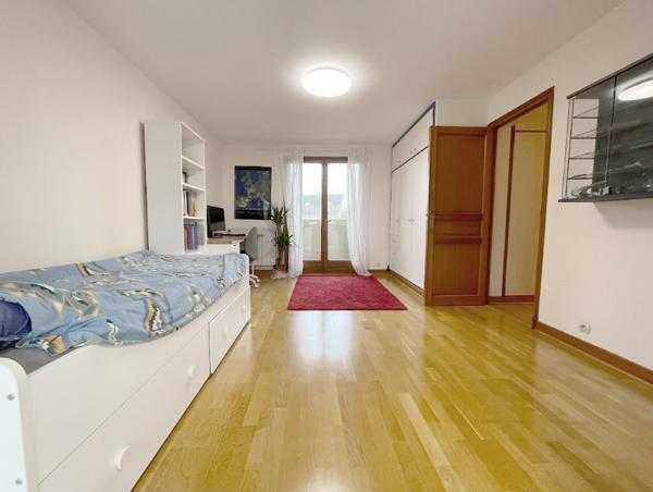 Saclay (91400) *** MAISON FAMILIALE LE VAL D'ALBIAN - ESPACE DE VIE 40m2 - 5 CHAMBRES DONT 4 SUITES PARENTALES - 5 WC - JARDI