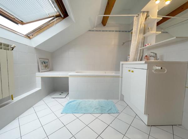 Saclay (91400) *** MAISON FAMILIALE LE VAL D'ALBIAN - ESPACE DE VIE 40m2 - 5 CHAMBRES DONT 4 SUITES PARENTALES - 5 WC - JARDI