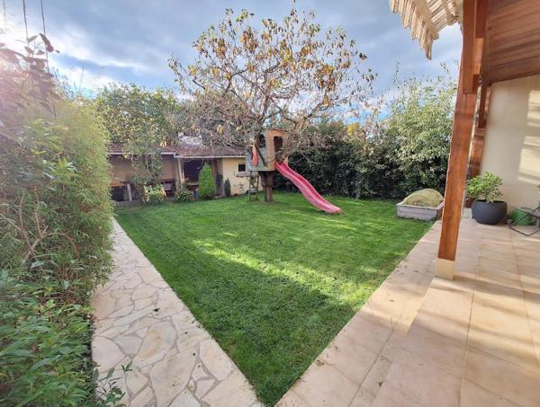 Saclay (91400) *** MAISON FAMILIALE LE VAL D'ALBIAN - ESPACE DE VIE 40m2 - 5 CHAMBRES DONT 4 SUITES PARENTALES - 5 WC - JARDI