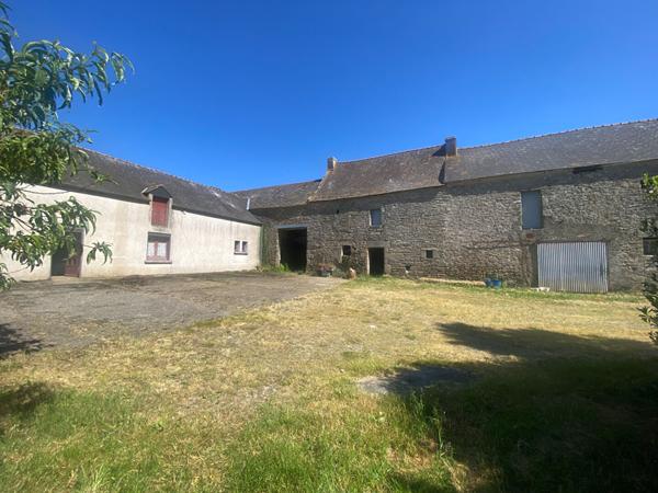 ANCIEN CORPS DE FERME A RENOVER SUR 4 HECTARES