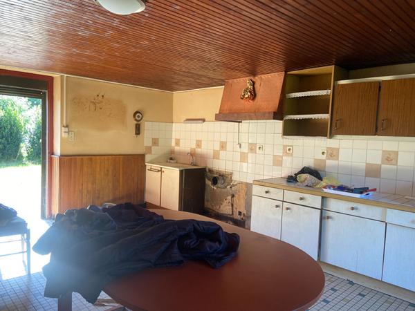 ANCIEN CORPS DE FERME A RENOVER SUR 4 HECTARES