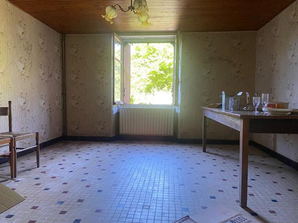 ANCIEN CORPS DE FERME A RENOVER SUR 4 HECTARES