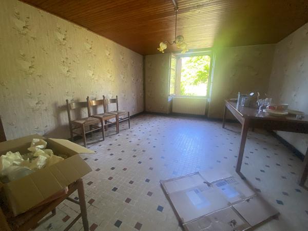 ANCIEN CORPS DE FERME A RENOVER SUR 4 HECTARES