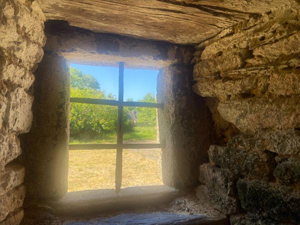 ANCIEN CORPS DE FERME A RENOVER SUR 4 HECTARES