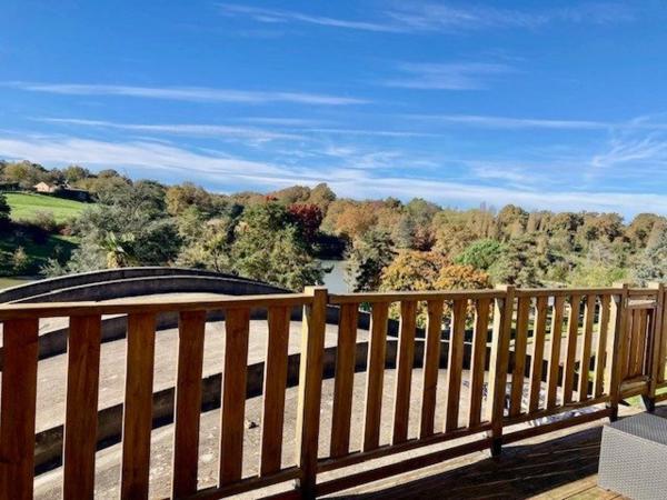 MAISON RENOVEE AVEC GARAGE, ANCIEN CHAI et JARDIN