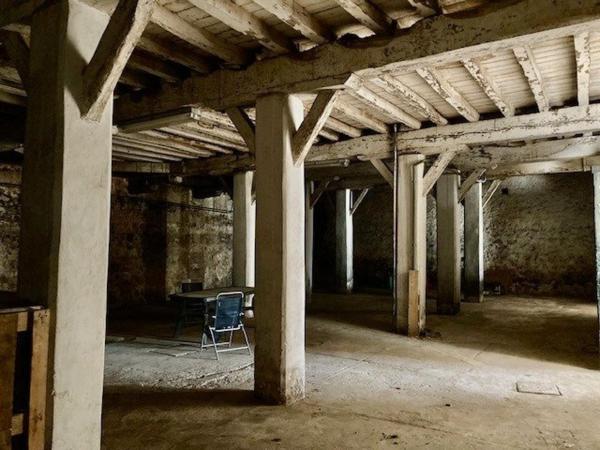 MAISON RENOVEE AVEC GARAGE, ANCIEN CHAI et JARDIN