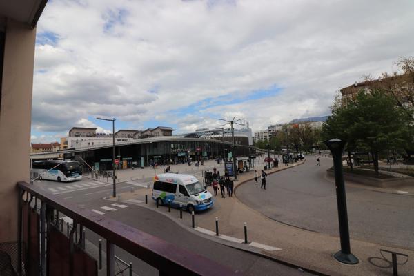 SPECIAL ETUDIANT - ANNECY CENTRE GARE F3 de 80m² meublé