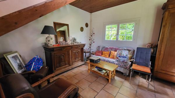 24400 Mussidan quartier calme maison de 142 m² 6 pièces 3 chambres  dépendances sur 3764 m2