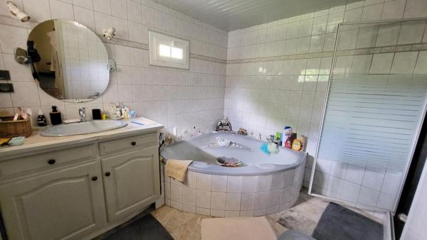24400 Mussidan quartier calme maison de 142 m² 6 pièces 3 chambres  dépendances sur 3764 m2