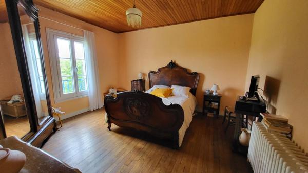 24400 Mussidan quartier calme maison de 142 m² 6 pièces 3 chambres  dépendances sur 3764 m2