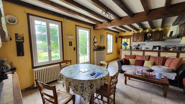24400 Mussidan quartier calme maison de 142 m² 6 pièces 3 chambres  dépendances sur 3764 m2