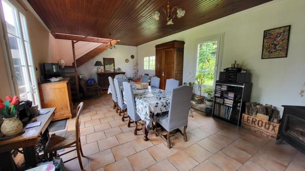 24400 Mussidan quartier calme maison de 142 m² 6 pièces 3 chambres  dépendances sur 3764 m2