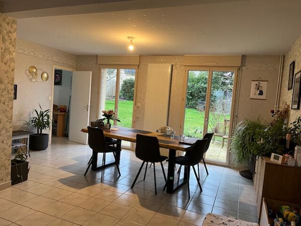Maison à louer Montfort Sur Meu : 5 pièces, 109m² avec 3 chambre(s) à 1 133€ - AJP Immobilier Pacé