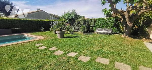 SAINT MARTIN DE CRAU, Un air de vacances !!!
Cette jolie maison de plain pied sur un terrain c...