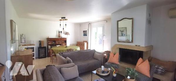 SAINT MARTIN DE CRAU, Un air de vacances !!!
Cette jolie maison de plain pied sur un terrain c...