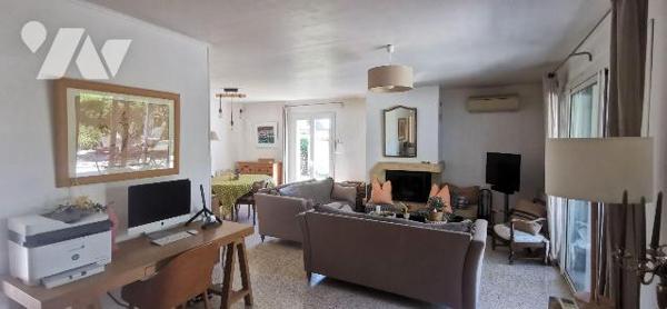 SAINT MARTIN DE CRAU, Un air de vacances !!!
Cette jolie maison de plain pied sur un terrain c...