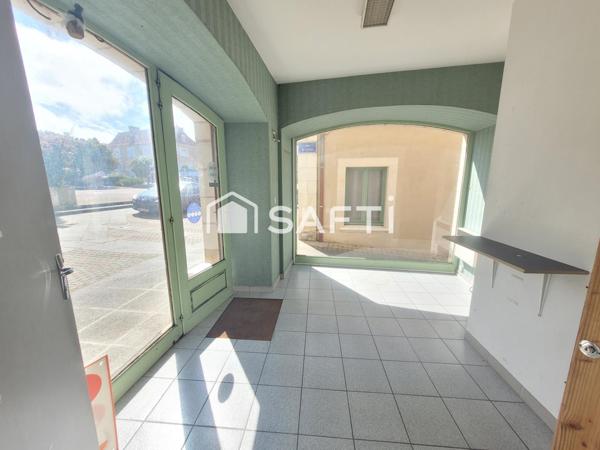 LOCAL COMMERCIAL coeur de marché avec Sanitaires