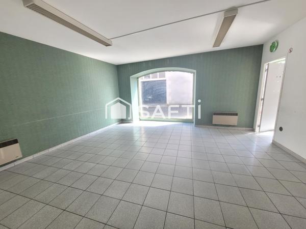 LOCAL COMMERCIAL coeur de marché avec Sanitaires