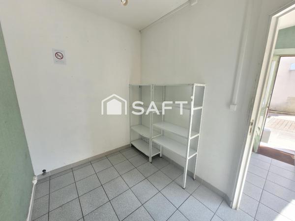 LOCAL COMMERCIAL coeur de marché avec Sanitaires