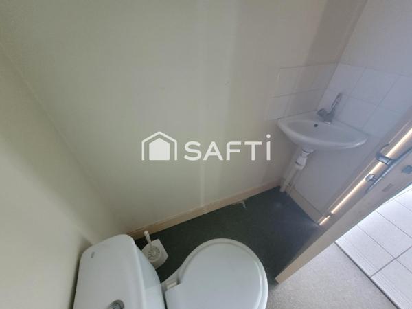 LOCAL COMMERCIAL coeur de marché avec Sanitaires