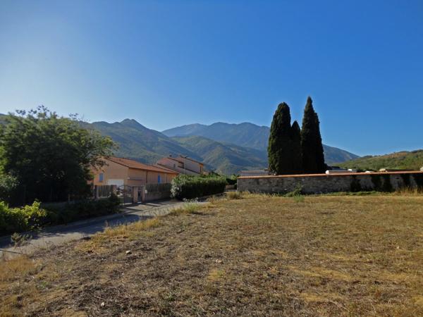 Dpt Pyrénées Orientales (66), à vendre ESPIRA DE CONFLENT terrain constructible de 535 m², plat