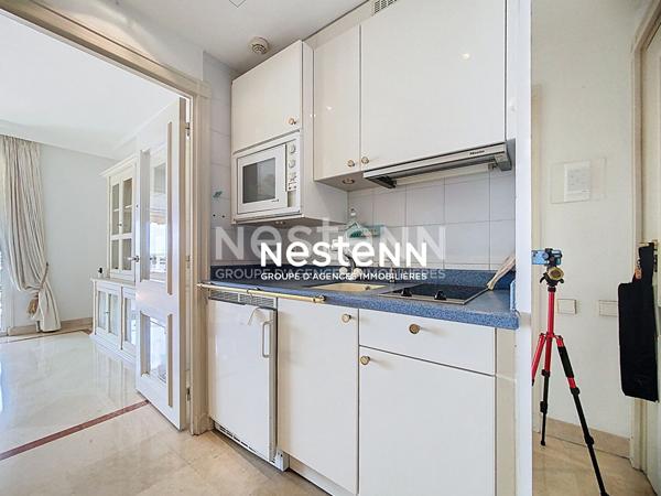 STUDIO - 26m2 - VUE MER - TERRASSE - BOX FERME - PISCINE - GARDIEN