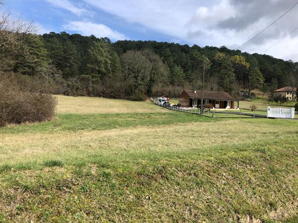 A vendre TERRAIN CONSTRUCTIBLE  sur la commune de MONTREM (24110)