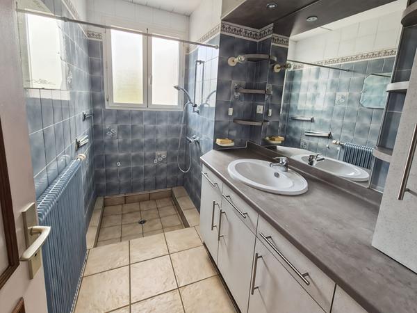 Maison sous-sol sur 2180 m² de terrain