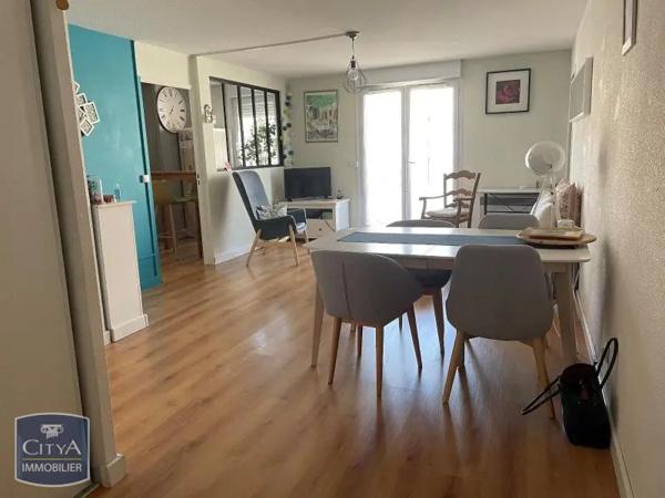 Appartement à louer 3 pièces 64.4m² Marguerittes (30320)