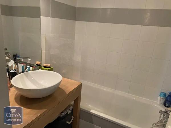 Appartement à louer 3 pièces 64.4m² Marguerittes (30320)