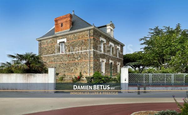 Maison à vendre 10 pièces SAINT GILLES CROIX DE VIE (85), centre-ville, jardin, proche plage