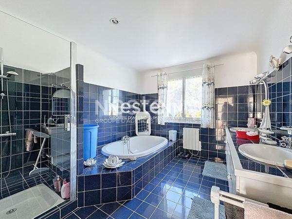 A vendre Maison 7 pieces 168 m2 avec garage, piscine, terrain