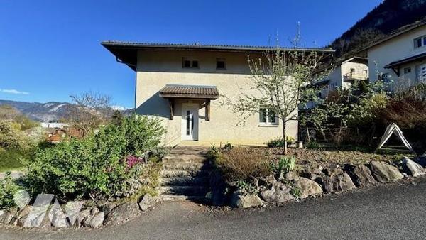 Maison familiale sur trois niveaux 