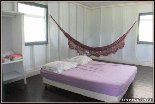 A VENDRE A KOUROU (GUYANE FRANCAISE) UNE CHARMANTE PROPRIETE DE 486 m² - DEUX APPARTEMENTS T3 - UN STUDIO - SUPERFICIE DU TERRAIN DE 5000 m² - AU PRIX DE 427000 €.