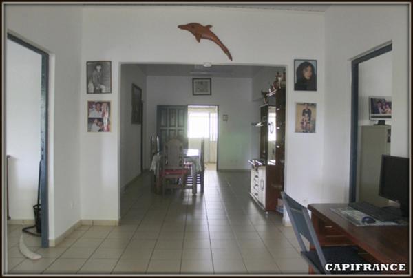 A VENDRE A KOUROU (GUYANE FRANCAISE) UNE CHARMANTE PROPRIETE DE 486 m² - DEUX APPARTEMENTS T3 - UN STUDIO - SUPERFICIE DU TERRAIN DE 5000 m² - AU PRIX DE 427000 €.