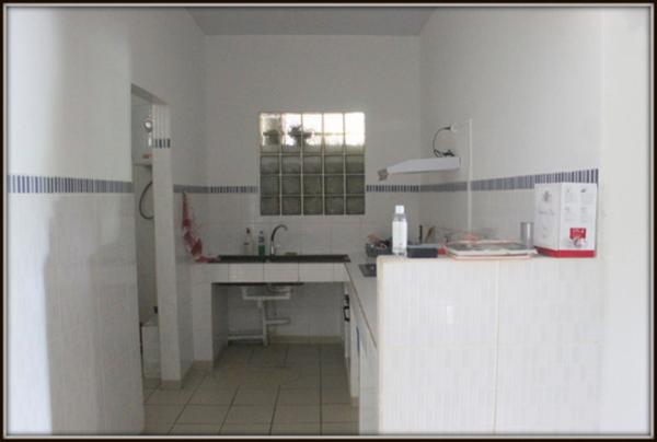 A VENDRE A KOUROU (GUYANE FRANCAISE) UNE CHARMANTE PROPRIETE DE 486 m² - DEUX APPARTEMENTS T3 - UN STUDIO - SUPERFICIE DU TERRAIN DE 5000 m² - AU PRIX DE 427000 €.