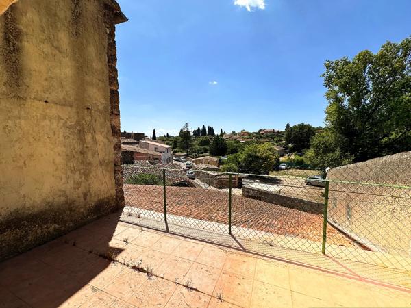 MAISON DE VILLAGE À AUPS – TOITURE ET FAÇADE RÉCENTES – FORT POTENTIEL – 137 000 €