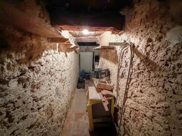 MAISON DE VILLAGE À AUPS – TOITURE ET FAÇADE RÉCENTES – FORT POTENTIEL – 137 000 €