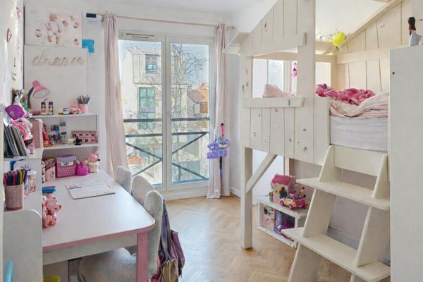 Courbevoie – 4 pièces lumineux de 87 m² avec balcon, parking et cave