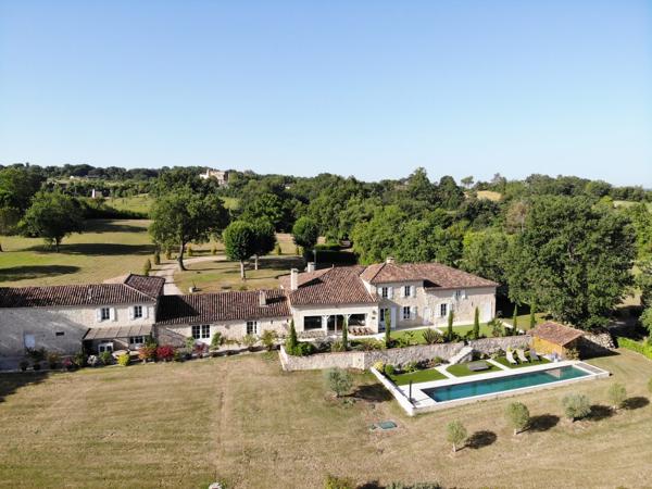 Sublime Propriété de Campagne avec Gîte, Piscine et 6 ha