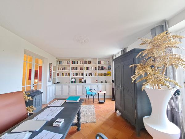 Sublime Propriété de Campagne avec Gîte, Piscine et 6 ha
