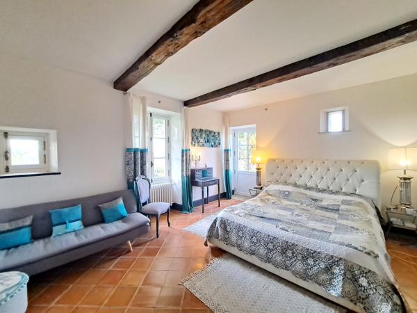 Sublime Propriété de Campagne avec Gîte, Piscine et 6 ha