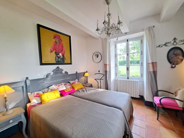 Sublime Propriété de Campagne avec Gîte, Piscine et 6 ha