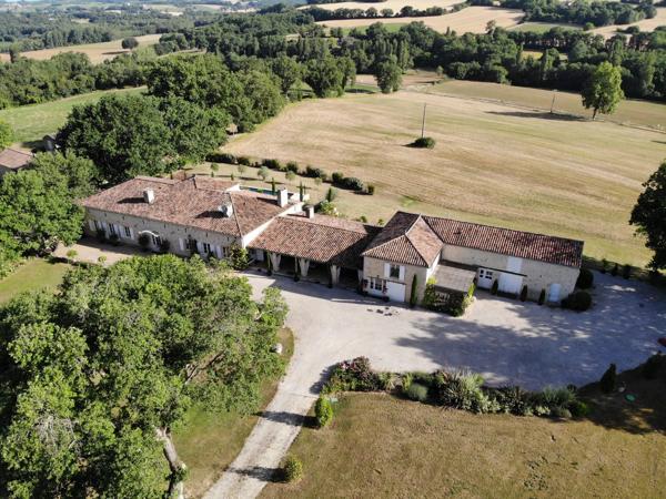 Sublime Propriété de Campagne avec Gîte, Piscine et 6 ha